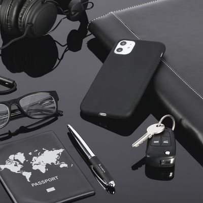 Hama Finest Feel Cover Hoesje geschikt voor Apple iPhone 12 / 12 Pro - Zwart