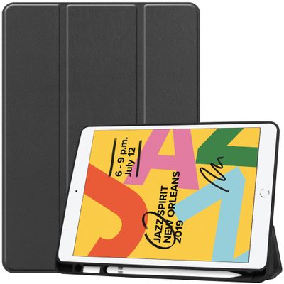 Cazy TriFold Hoes met Penhouder geschikt voor iPad 2021 (9th Gen)/2020 (8th Gen)/iPad 2019 (7th Gen) - Zwart