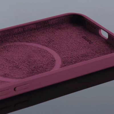 Hama MagCase Finest Feel Pro Cover Hoesje geschikt voor Apple iPhone 13 Pro Max - Compatibel met Magasafe - TPU materiaal - Zijdezacht afwerking - Krasbestendig - Perfecte Pasvorm - Bordeaux