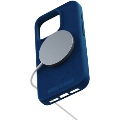 Njord Collections Suede Comfort+ Hoesje geschikt voor iPhone 15 Pro - 2M valbescherming - Gerecycled / Duurzaam materiaal - Blauw