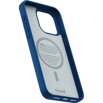 Njord Collections Suede Comfort+ Hoesje geschikt voor iPhone 15 Pro Max - 2M valbescherming - Gerecycled / Duurzaam materiaal - Blauw