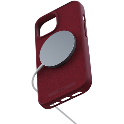 Njord Collections Suede Comfort+ Hoesje geschikt voor iPhone 15 - 2M valbescherming - Gerecycled / Duurzaam materiaal - Rood