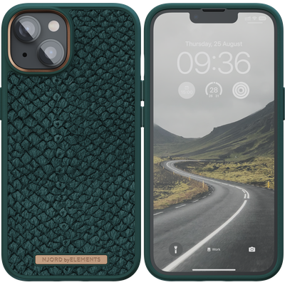 Njord Collections Zalm Leder Hoesje geschikt voor iPhone 14 + Cazy Screen Protector - Groen